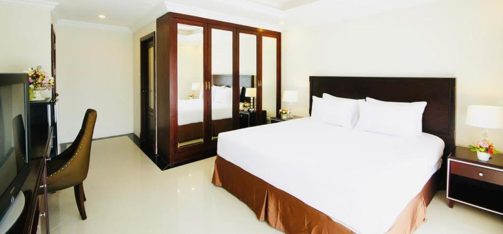 Ivory Palace Hotel Pattaya Exterior foto